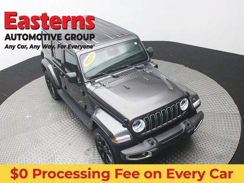 Used 2025 Jeep Wrangler Unlimited Sahara AWD/4WD image 3