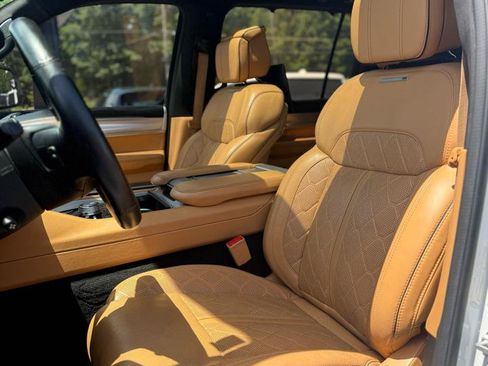 Used 2022 Jeep Grand Wagoneer Series III w/ Rear Seat Video Group 1 AWD/4WD image 10