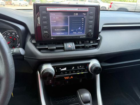 Used 2021 Toyota RAV4 LE FWD image 30