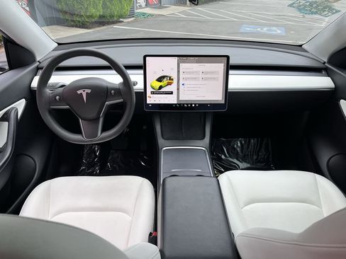 Used 2021 Tesla Model Y Long Range AWD/4WD image 8