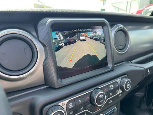 Used 2023 Jeep Wrangler Unlimited w/ Sun & Screen Package AWD/4WD image 28
