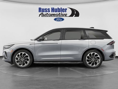 Used 2025 Lincoln Nautilus Reserve w/ Jet Appearance Package AWD/4WD image 3