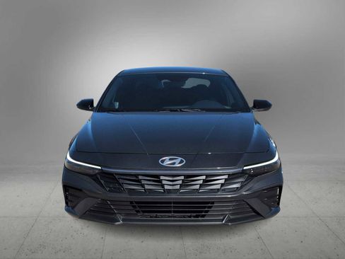 Used 2025 Hyundai Elantra Sport image 3