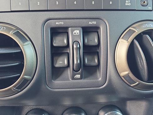 Used 2018 Jeep Wrangler Unlimited Sport AWD/4WD image 22