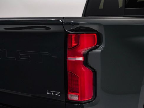 Used 2025 Chevrolet Silverado 2500 LTZ w/ LTZ Plus Package AWD/4WD image 13