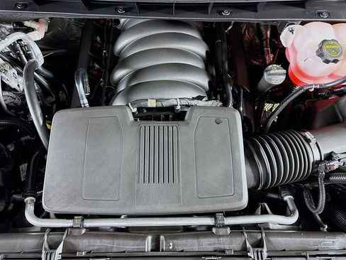 New 2025 Chevrolet Suburban Premier image 31