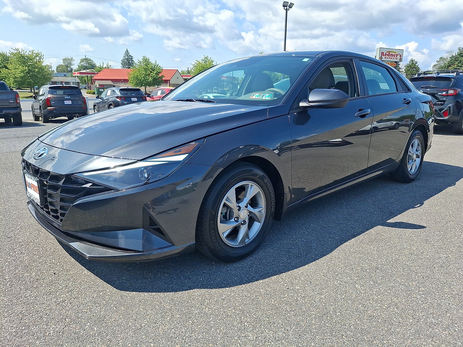 Used 2021 Hyundai Elantra SE FWD image 3