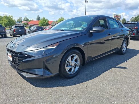 Used 2021 Hyundai Elantra SE FWD image 3