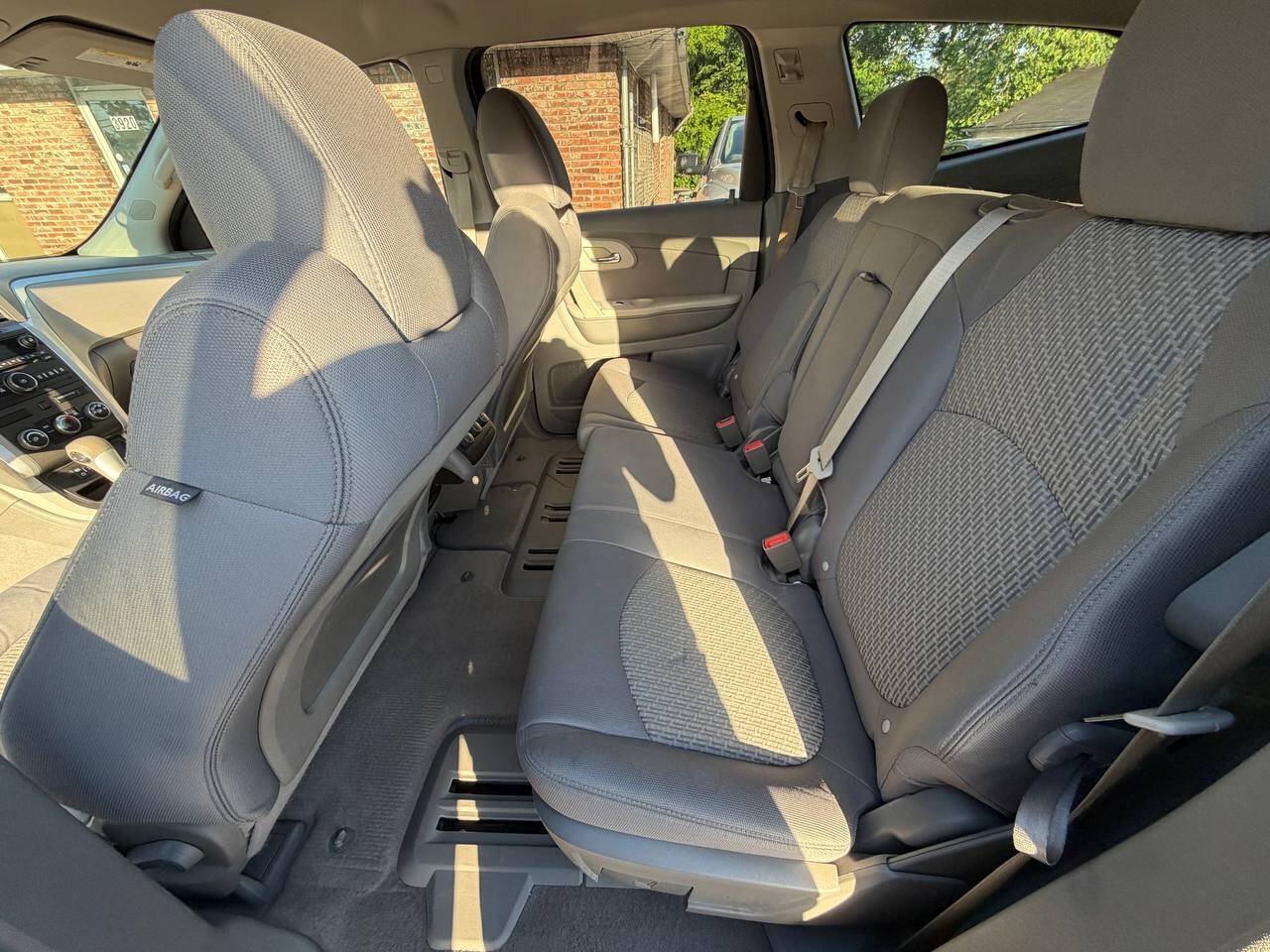 Used 2011 Chevrolet Traverse LS FWD image 16