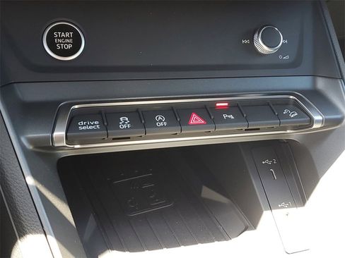 New 2025 Audi Q3 2.0T Premium image 15