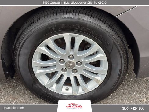 Used 2015 Toyota Sienna XLE image 28