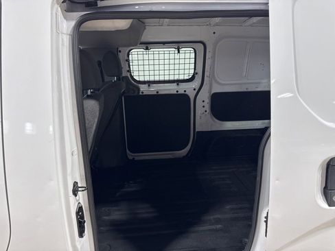 Used 2019 Nissan NV200 S image 27