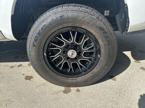 Used 2018 Toyota Tacoma SR w/ SR Convenience Package AWD/4WD image 32