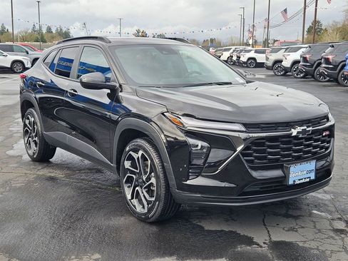 Used 2025 Chevrolet Trax RS w/ Sunroof Package image 8