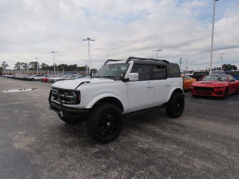Certified 2023 Ford Bronco Outer Banks AWD/4WD image 2
