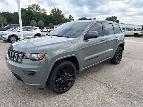 Used 2020 Jeep Grand Cherokee Altitude AWD/4WD image 1