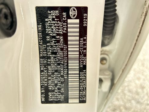 Used 2014 Toyota Camry XLE w/ Leather Package FWD image 2