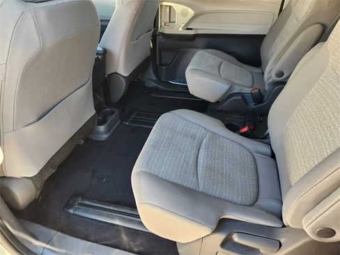 Used 2021 Toyota Sienna LE image 19