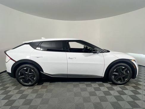 New 2025 Kia EV6 Wind image 2