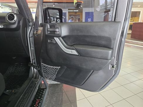 Used 2014 Jeep Wrangler Unlimited Sahara image 13