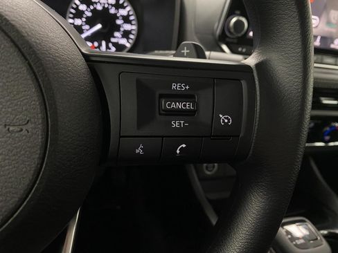 Used 2023 Nissan Rogue S AWD/4WD image 17