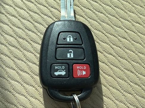 Used 2018 Toyota Corolla LE FWD image 20