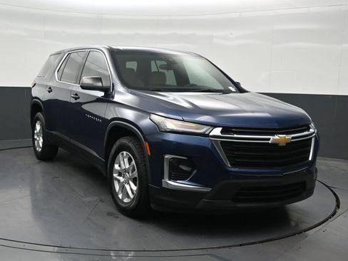 Used 2023 Chevrolet Traverse LS FWD image 8