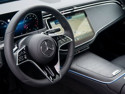 Certified 2025 Mercedes-Benz E 350 4MATIC Sedan image 31