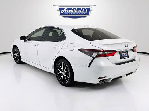 Used 2023 Toyota Camry SE image 4