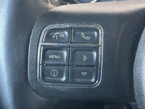 Used 2018 Jeep Wrangler Unlimited Sahara w/ Connectivity Group AWD/4WD image 9