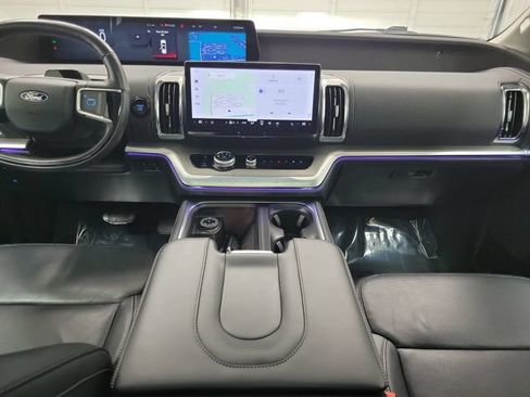 Used 2025 Ford Expedition Max Platinum AWD/4WD image 18