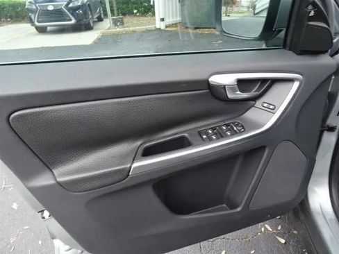 Used 2010 Volvo XC60 T6 image 29