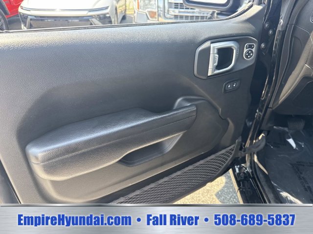 Used 2024 Jeep Wrangler Unlimited Sport AWD/4WD image 17