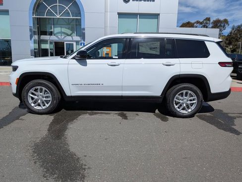 New 2026 Jeep Grand Cherokee L Laredo image 2