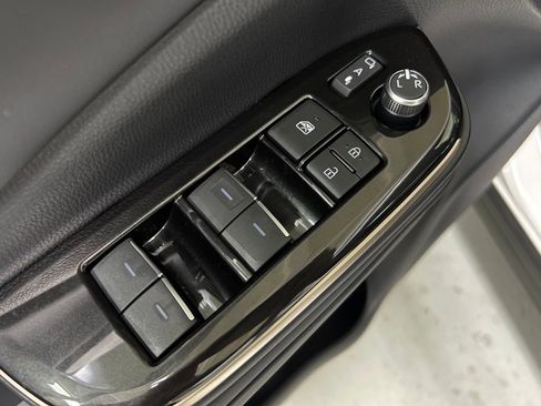 New 2025 Toyota Crown Signia image 39