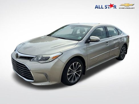 Used 2017 Toyota Avalon XLE FWD image 1