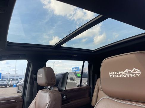 Used 2021 Chevrolet Suburban High Country image 23