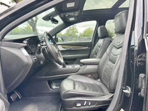 Used 2021 Cadillac XT6 Sport w/ Platinum Package AWD/4WD image 9