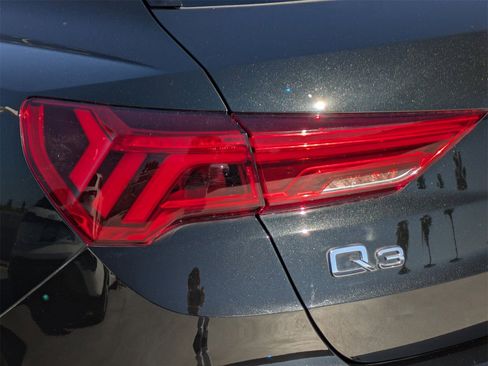 Used 2023 Audi Q3 2.0T Premium w/ Convenience Package image 18