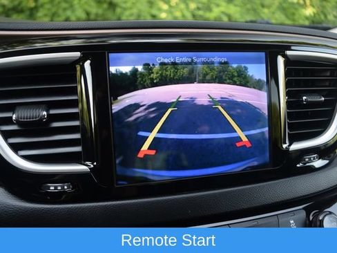 Used 2017 Chrysler Pacifica Touring-L FWD image 10