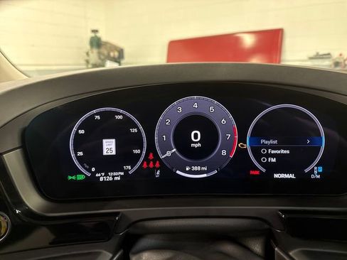 Used 2025 Porsche Cayenne image 17