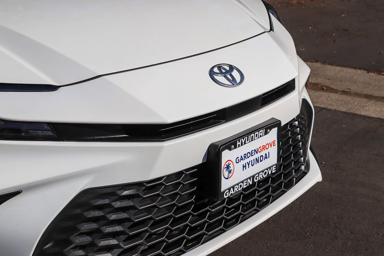 Used 2025 Toyota Camry SE FWD image 5