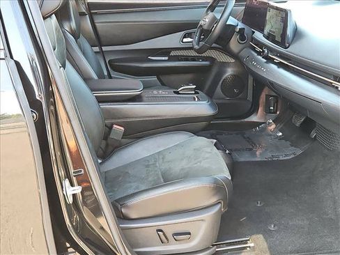 Used 2024 Nissan Ariya AWD image 23