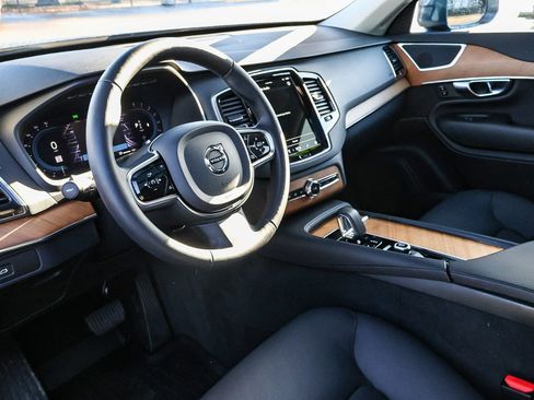 Used 2025 Volvo XC90 B5 Plus w/ Protection Package Premier image 28