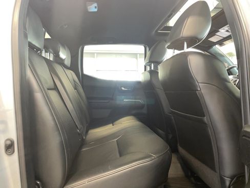 Used 2018 Toyota Tacoma Limited image 22