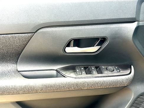 Certified 2025 Nissan Kicks SV FWD image 9