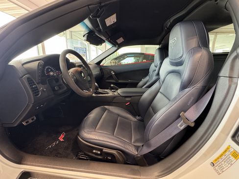 Used 2013 Chevrolet Corvette Grand Sport w/ 4LT Preferred Equipment Group RWD image 2