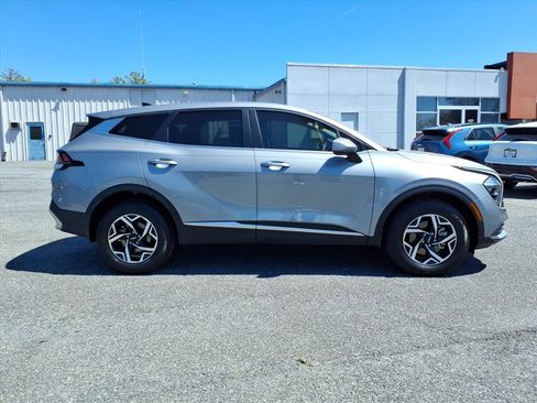 Used 2023 Kia Sportage LX AWD/4WD image 3