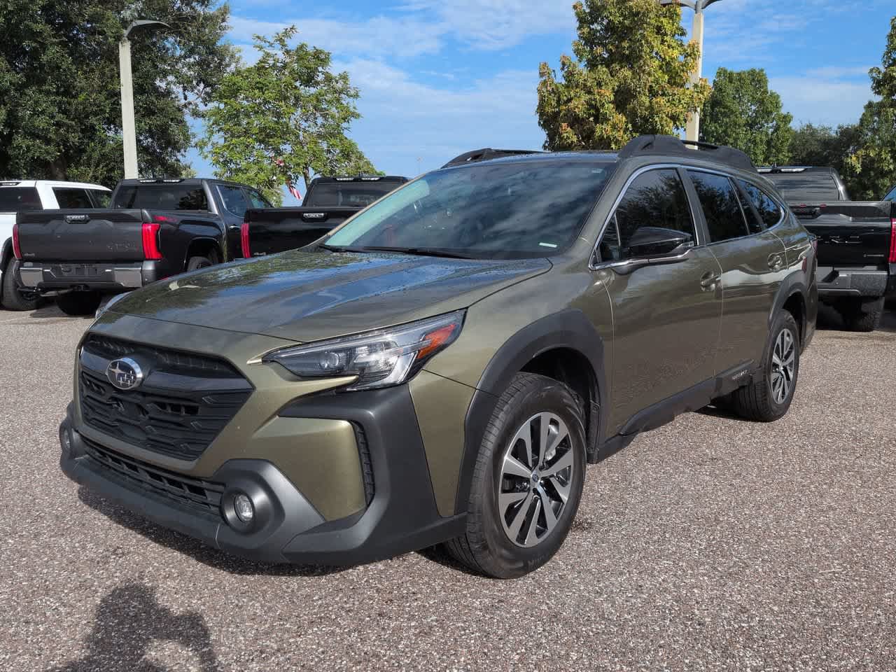 Used 2024 Subaru Outback Premium AWD/4WD image 2