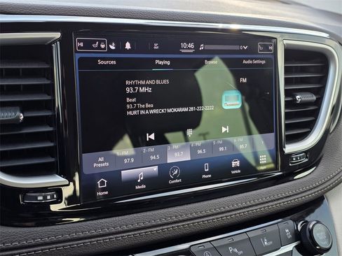 Used 2021 Chrysler Pacifica Touring-L image 20